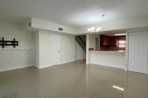 Townhouse in Hialeah, Florida 3 bedrooms, 139.35 sq.m. № 1983881 - photo 2