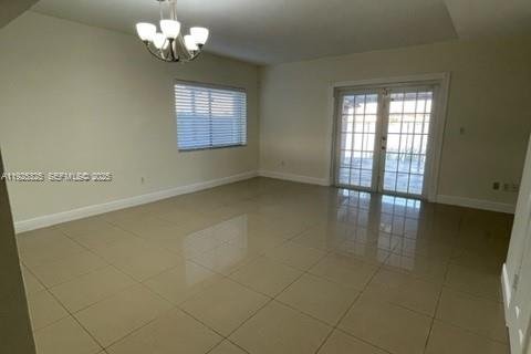 Townhouse in Hialeah, Florida 3 bedrooms, 139.35 sq.m. № 1983881 - photo 3