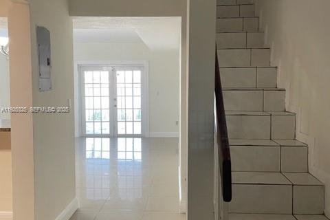 Townhouse in Hialeah, Florida 3 bedrooms, 139.35 sq.m. № 1983881 - photo 18