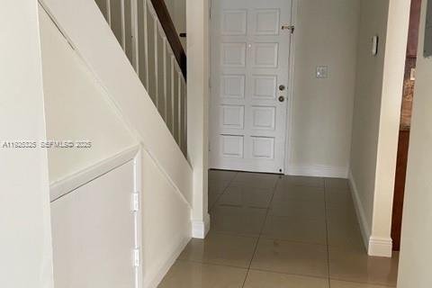 Townhouse in Hialeah, Florida 3 bedrooms, 139.35 sq.m. № 1983881 - photo 17