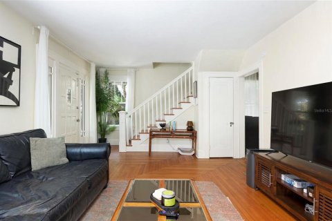 Commercial property in Saint Petersburg, Florida 7 bedrooms, 285.86 sq.m. № 2201809 - photo 3