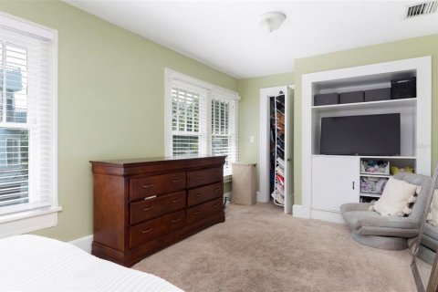 Commercial property in Saint Petersburg, Florida 7 bedrooms, 285.86 sq.m. № 2201809 - photo 7