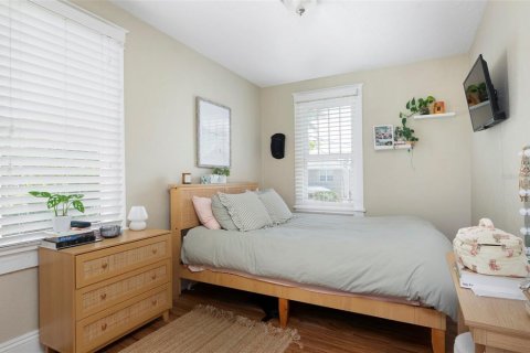Commercial property in Saint Petersburg, Florida 7 bedrooms, 285.86 sq.m. № 2201809 - photo 21