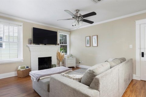 Commercial property in Saint Petersburg, Florida 7 bedrooms, 285.86 sq.m. № 2201809 - photo 13