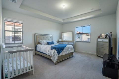 Casa en venta en Miami, Florida, 4 dormitorios, 195.75 m2 № 1953182 - foto 4