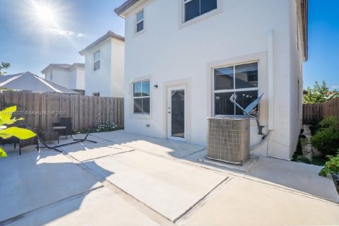 Casa en venta en Miami, Florida, 4 dormitorios, 195.75 m2 № 1953182 - foto 5