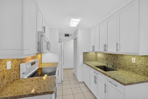 Copropriété à louer à Miami Beach, Floride: 1 chambre, 91.69 m2 № 1965496 - photo 20