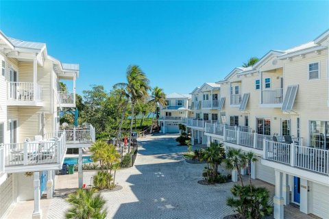 Townhouse in Bradenton Beach, Florida 2 bedrooms, 141.58 sq.m. № 2200386 - photo 22