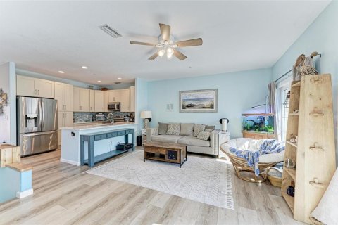 Townhouse in Bradenton Beach, Florida 2 bedrooms, 141.58 sq.m. № 2200386 - photo 19