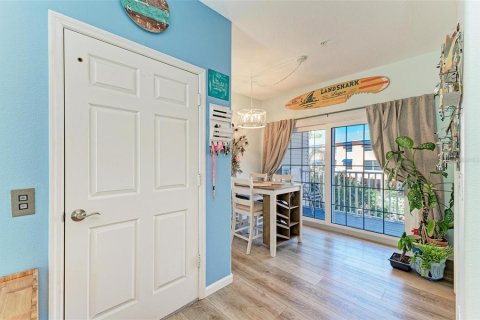 Townhouse in Bradenton Beach, Florida 2 bedrooms, 141.58 sq.m. № 2200386 - photo 11