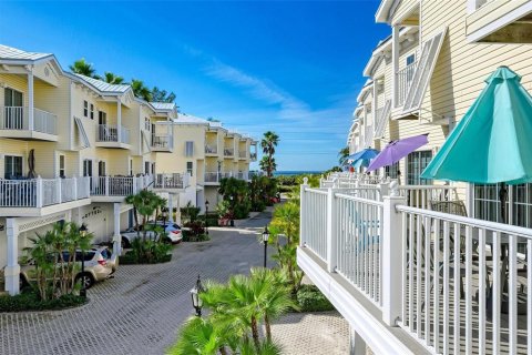 Townhouse in Bradenton Beach, Florida 2 bedrooms, 141.58 sq.m. № 2200386 - photo 23