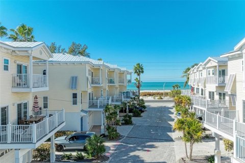 Townhouse in Bradenton Beach, Florida 2 bedrooms, 141.58 sq.m. № 2200386 - photo 24