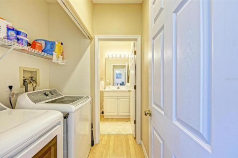 Townhouse in Bradenton Beach, Florida 2 bedrooms, 141.58 sq.m. № 2200386 - photo 15
