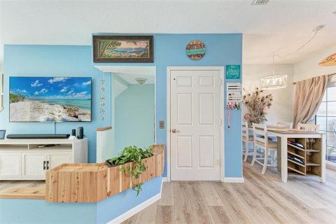 Townhouse in Bradenton Beach, Florida 2 bedrooms, 141.58 sq.m. № 2200386 - photo 12