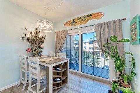 Townhouse in Bradenton Beach, Florida 2 bedrooms, 141.58 sq.m. № 2200386 - photo 13