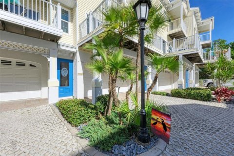 Townhouse in Bradenton Beach, Florida 2 bedrooms, 141.58 sq.m. № 2200386 - photo 3