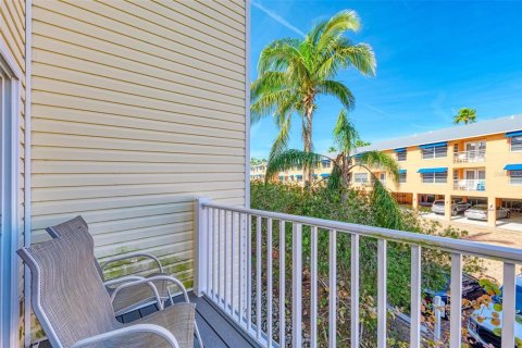 Townhouse in Bradenton Beach, Florida 2 bedrooms, 141.58 sq.m. № 2200386 - photo 14