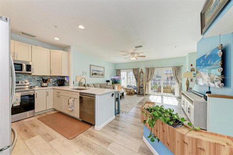 Townhouse in Bradenton Beach, Florida 2 bedrooms, 141.58 sq.m. № 2200386 - photo 8