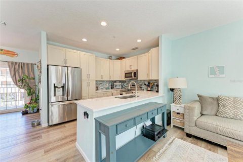 Townhouse in Bradenton Beach, Florida 2 bedrooms, 141.58 sq.m. № 2200386 - photo 9