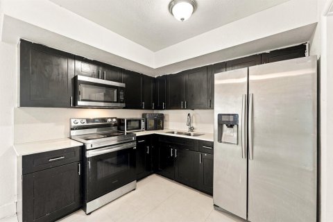 Villa ou maison à vendre à Lantana, Floride: 3 chambres, 92.9 m2 № 2307065 - photo 4
