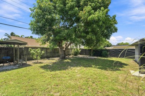 Villa ou maison à vendre à Lantana, Floride: 3 chambres, 92.9 m2 № 2307065 - photo 13