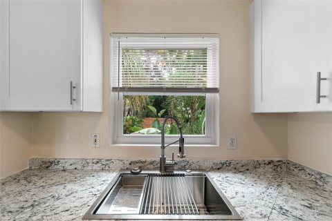 House in Orlando, Florida 3 bedrooms, 98.1 sq.m. № 1850027 - photo 15