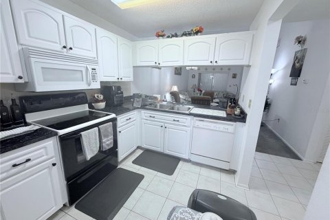 Villa ou maison à vendre à New Port Richey, Floride: 2 chambres, 89.56 m2 № 2235193 - photo 15