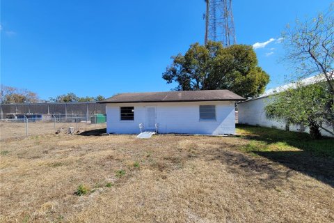 Commercial property in Zephyrhills, Florida № 2096781