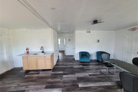 Commercial property in Zephyrhills, Florida № 2096781 - photo 7