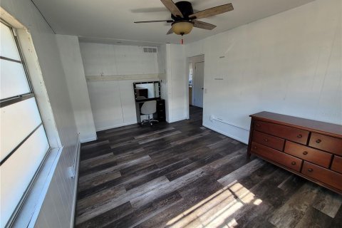 Commercial property in Zephyrhills, Florida № 2096781 - photo 12
