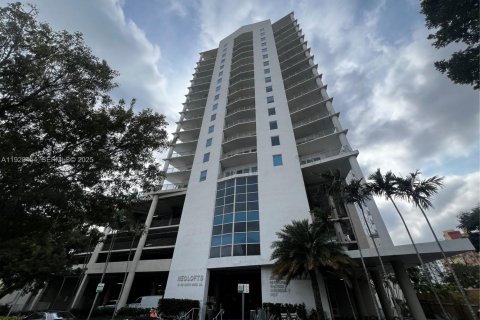 Condominio en venta en Miami, Florida, 1 dormitorio, 67.63 m2 № 2076962 - foto 2