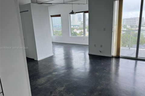 Condominio en venta en Miami, Florida, 1 dormitorio, 67.63 m2 № 2076962 - foto 11