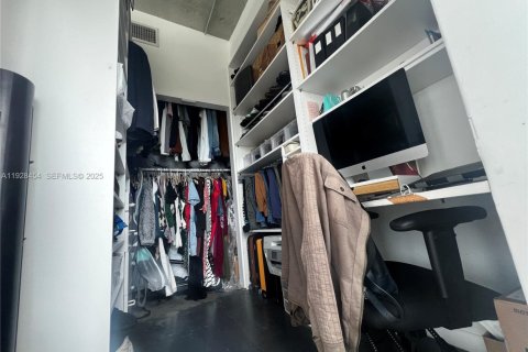 Condominio en venta en Miami, Florida, 1 dormitorio, 67.63 m2 № 2076962 - foto 24