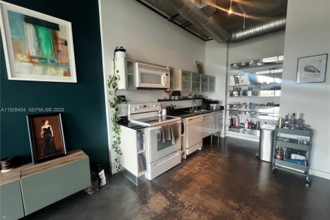 Condominio en venta en Miami, Florida, 1 dormitorio, 67.63 m2 № 2076962 - foto 20