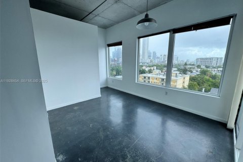 Condominio en venta en Miami, Florida, 1 dormitorio, 67.63 m2 № 2076962 - foto 14
