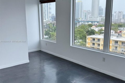 Condominio en venta en Miami, Florida, 1 dormitorio, 67.63 m2 № 2076962 - foto 10