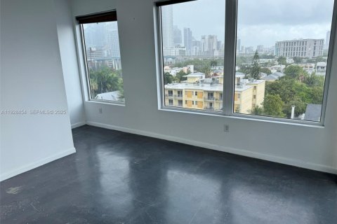 Condominio en venta en Miami, Florida, 1 dormitorio, 67.63 m2 № 2076962 - foto 8