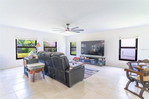 House in Kissimmee, Florida 4 bedrooms, 288.74 sq.m. № 2114390 - photo 3