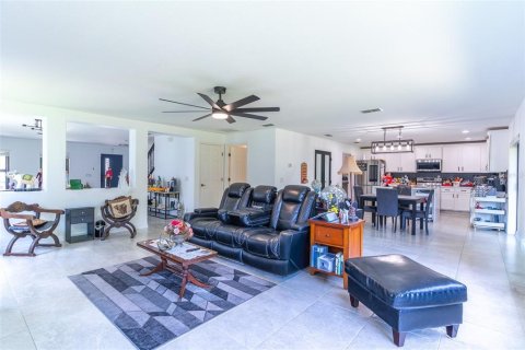 House in Kissimmee, Florida 4 bedrooms, 288.74 sq.m. № 2114390 - photo 2