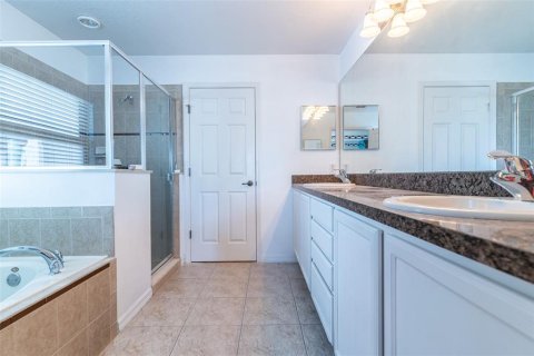 House in Kissimmee, Florida 4 bedrooms, 288.74 sq.m. № 2114390 - photo 13