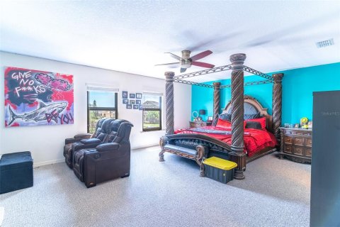 House in Kissimmee, Florida 4 bedrooms, 288.74 sq.m. № 2114390 - photo 10