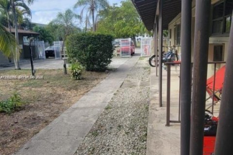 House in North Miami, Florida 1 bedroom, 55.74 sq.m. № 2091327 - photo 7