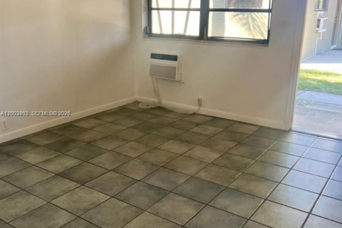 House in North Miami, Florida 1 bedroom, 55.74 sq.m. № 2091327 - photo 3