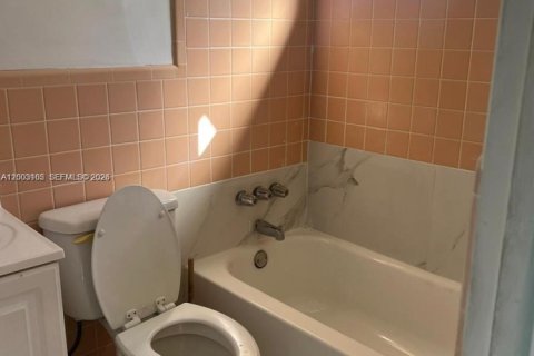 House in North Miami, Florida 1 bedroom, 55.74 sq.m. № 2091327 - photo 5
