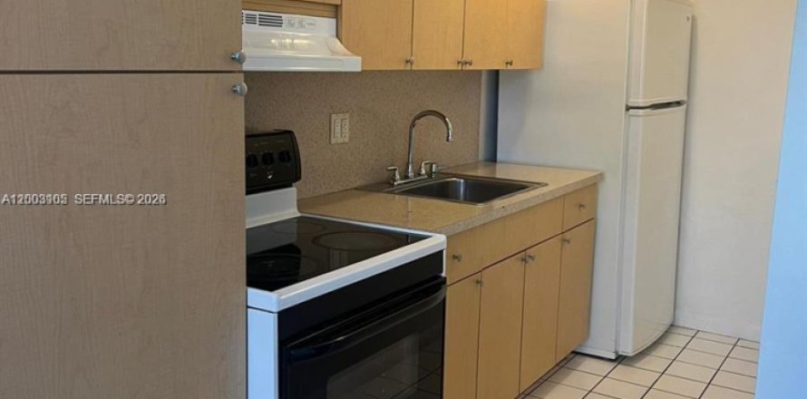 House in North Miami, Florida 1 bedroom, 55.74 sq.m. № 2091327