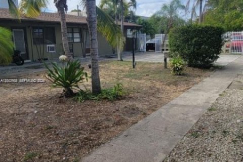 House in North Miami, Florida 1 bedroom, 55.74 sq.m. № 2091327 - photo 8