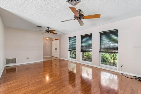 Villa ou maison à vendre à Palm Harbor, Floride: 3 chambres, 175.86 m2 № 2092186 - photo 27