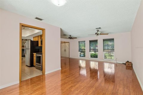 Villa ou maison à vendre à Palm Harbor, Floride: 3 chambres, 175.86 m2 № 2092186 - photo 5
