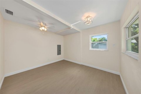 Villa ou maison à vendre à Saint Petersburg, Floride: 4 chambres, 177.07 m2 № 2419522 - photo 17