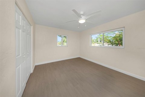 Villa ou maison à vendre à Saint Petersburg, Floride: 4 chambres, 177.07 m2 № 2419522 - photo 5